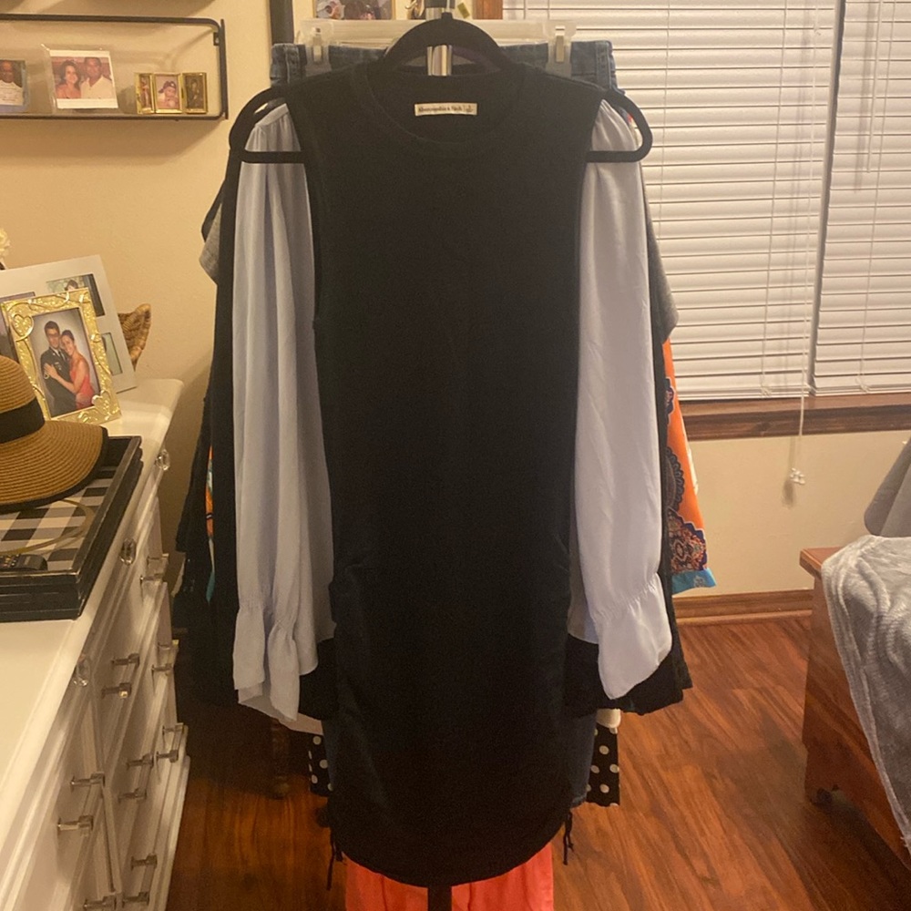 Abercrombie & Fitch Black knit dress with side gathers to shorten or lengthen it